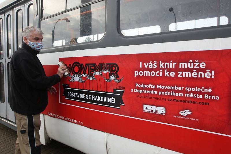 V rámci celosvětové kampaně Movember polepil Dopravní podnik města Brna svoje tramvaje kníry.