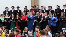 Studentský sbor a orchestr Technické univerzity z holandského Delftu Krashna Musika vystoupil na brněnském Jakubském náměstí.