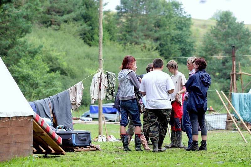 Evakuovaný dětský tábor v Studnici na Vyškovsku po pondělní bouřce.