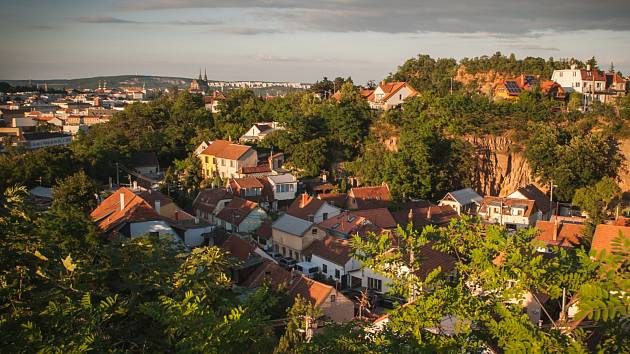 Desátý ročník festivalu plného hudby, divadla a přátelské atmosféry proběhl tento víkend 27.-28.6. na louce nad Kamenkou, "vesnicí" uprostřed města.