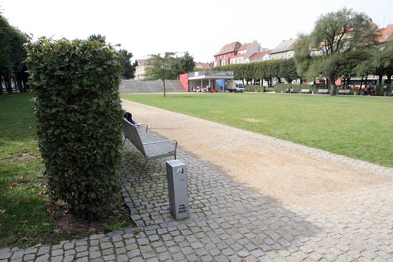 Park na Slovanském náměstí se stal hlavně místem studentů. V blízkosti je základní i střední škola.