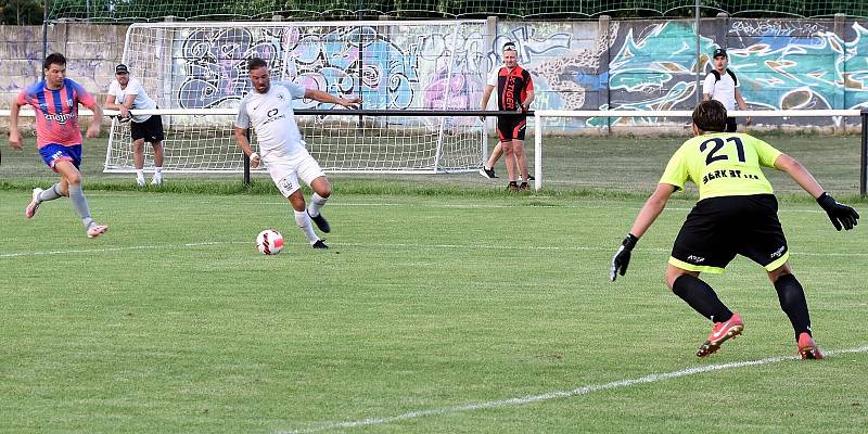 Fotbalový šoumen Petr Švancara se za Střelice uvedl dvěma góly proti FK Znojmo a pomohl k výhře 6:1.