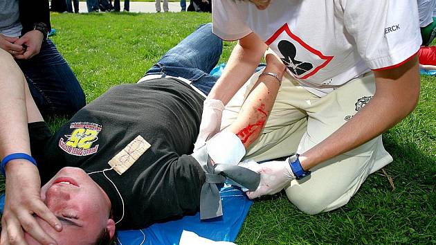 Mladí zdravotníci soutěžili v celostátní soutěži první pomoci.