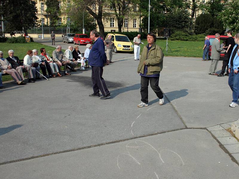 Sraz komunistů k 1.máji na Moravském náměstí v Brně