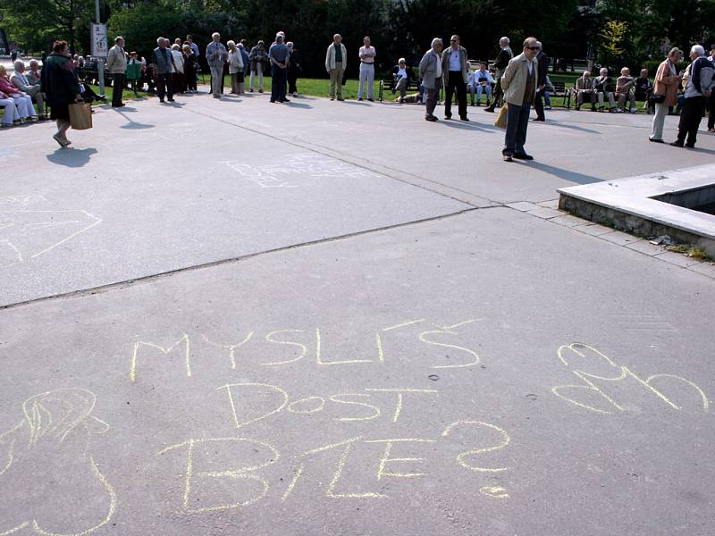 Sraz komunistů k 1.máji na Moravském náměstí v Brně
