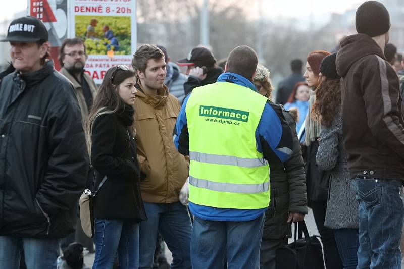 Policisté uzavřeli brněnské hlavní nádraží.