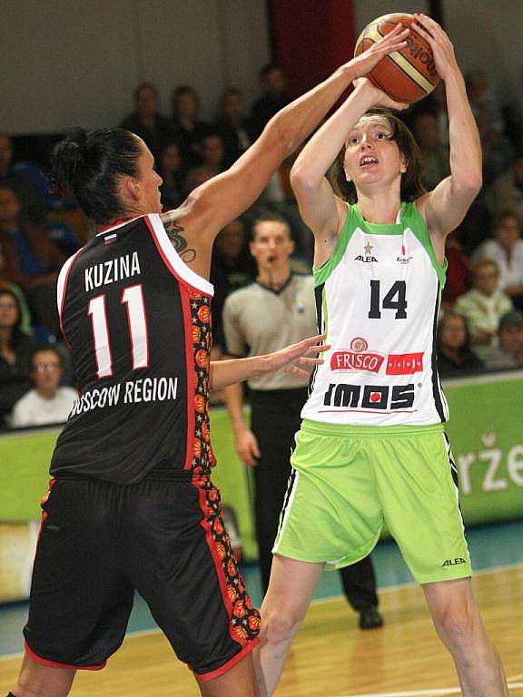 Basketbalistka Frisco Brno Tereza Pecková (vpravo).