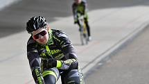 Trénink dráhových cyklistů Dukla Brno na velodromu.