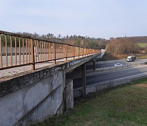 Most Kývalka nad D1 u Brna čeká rekonstrukce.