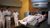 Radioterapie takzvaným X-nožem v Masarykově onkologickém centru na Žlutém kopci.