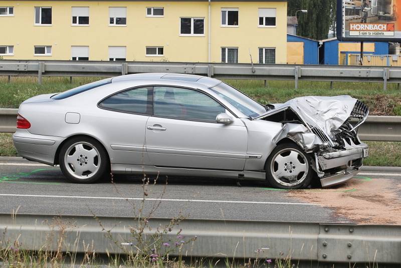 Doprava ve Vídeňské ulici po nehodě vázla.