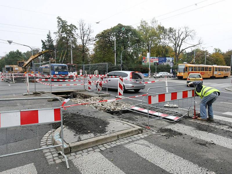 Opravy Pionýrské zasáhly i do křižovatky s Štefánikovou a Lidickou ulicí.