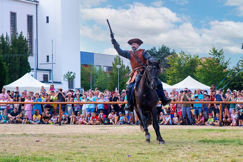 Den Brna nabídl například rekonstrukci bitvy z roku 1645 nebo módní přehlídku historických oděvů.