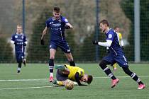 Fotbalista Jakub Černín (vlevo v modrém) v Líšni dřív hostoval, nyní na východ Brna zamířil na přestup.