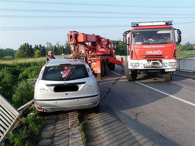 Nehoda osobního automobilu v Měníně.