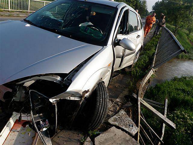 Nehoda osobního automobilu v Měníně.