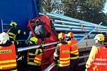 Na 190. kilometru dálnice D1 ve směru na Brno se srazily v úterý čtyři kamiony. Po nehodě byla dálnice neprůjezdná.