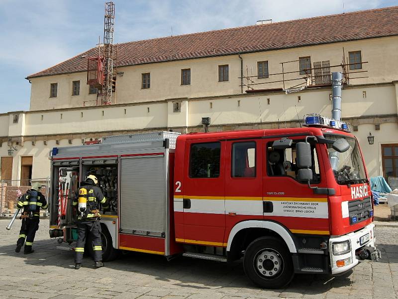 Hasiči zasahovali u fiktivního požáru na brněnském hradu Špilberk.