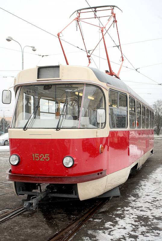 Od letoška bude návštěvníky historických jízd vozit nově zrekonstruovaný model tramvaje T3. Ten jezdil nejen po Brně od konce šedesátých let.  Vůz číslo 1525 vezl cestující naposledy na jaře roku 2014. Renovace tramvaje vyšla na bezmála tři miliony korun.