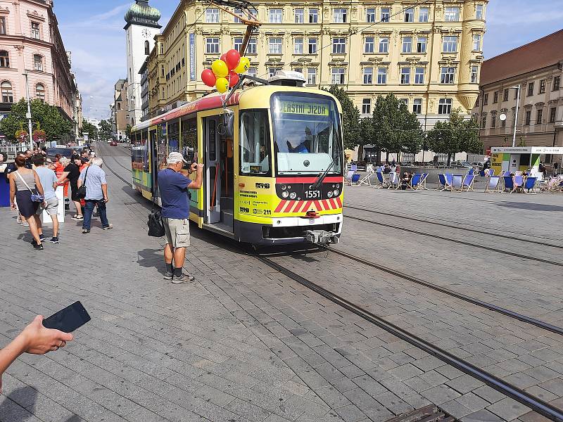 Slavnostní křest záchranářské šaliny v Brně.