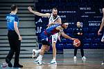 Basketbalisté Brna (na snímku v bílých dresech) prohráli v polském Štětíne oba duely. Domácímu týmu podlehli 78:87.