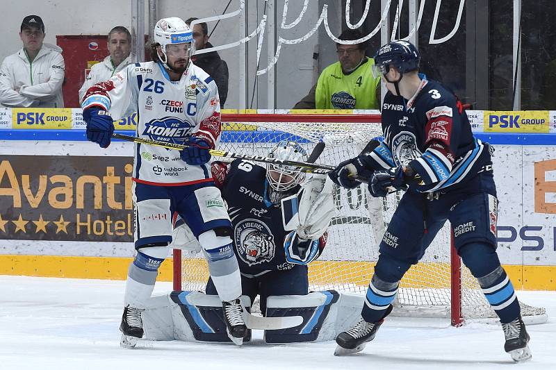 Brno 28.2.2020 - HC Kometa Brno (Martin Žaťovič) - Bílí Tygři Liberec (Dominik Hrachovina a Ronald Knot)