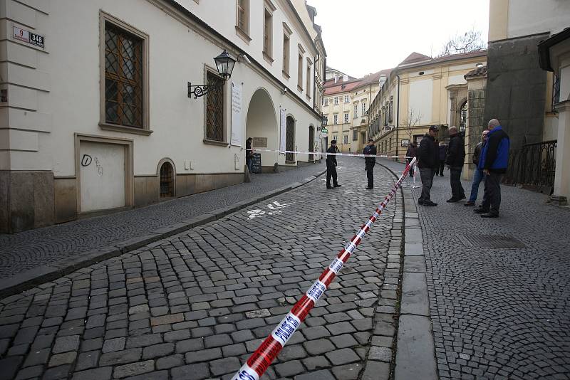 V Dominikánské ulici se propadla vozovka.