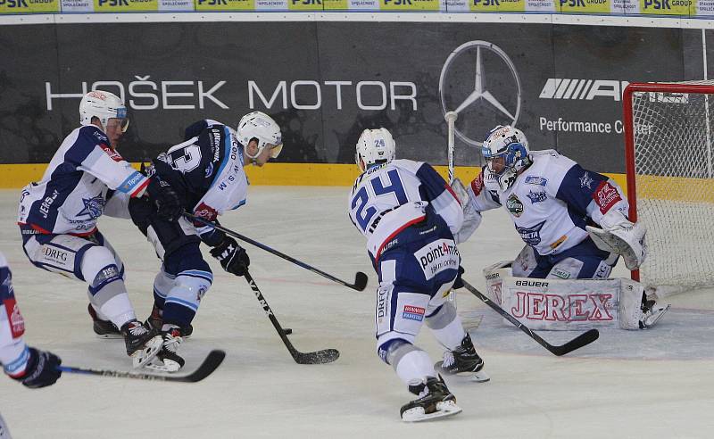 Hokejisté brněnské Komety (v bílém) vyhráli i třetí utkání semifinále play-off extraligy nad Plzní, tentokrát 3:2, a v sérii vedou už 3:0 na zápasy.