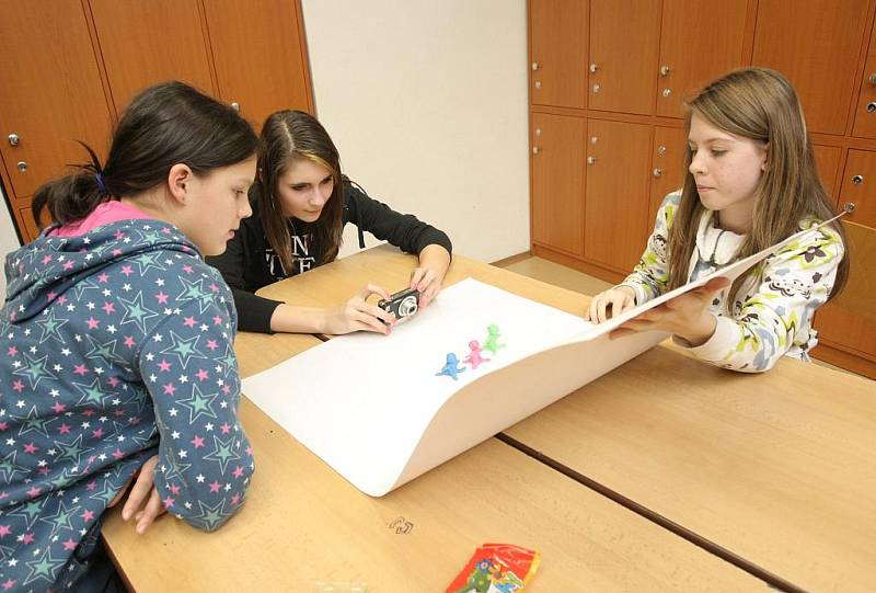Děti z bystrcké Základní školy Laštůvkova strávily ve škole noc.