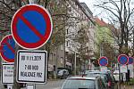 Les dopravních značek vyrostl na brněnské ulici Úvoz. Přes čtyřicet značek tam upozorňuje na zákaz parkování od 11. listopadu, v ulici totiž vzniknou modré parkovací zóny.