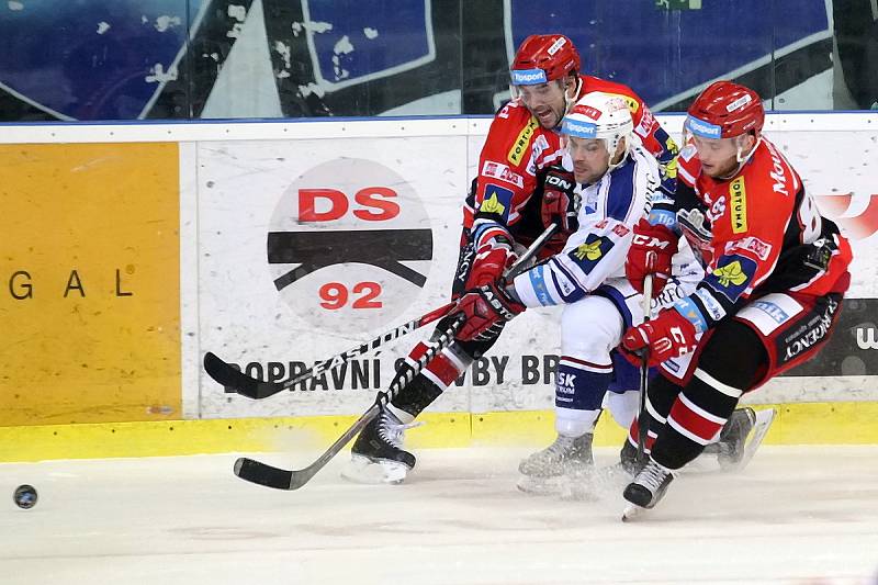 Důležité vítězství, které se rodilo od brankáře. Marek Čiliak se výrazně podílel na výhře brněnské Komety 3:0 proti Hradci Králové ve 45. kole extraligy. Působil jistě a k jeho výkonu se přidali brankami útočníci Radim Zohorna, Petr Ton a Jakub Koreis.