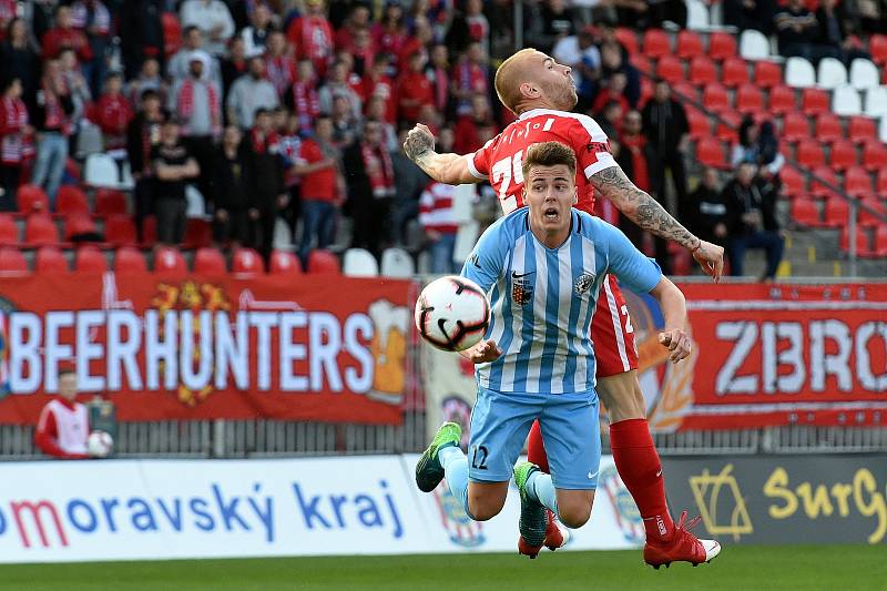 20. kolo Fortuna národní ligy mezi FC Zbrojovkou Brno (červená) a 1. SK Prostějovem.