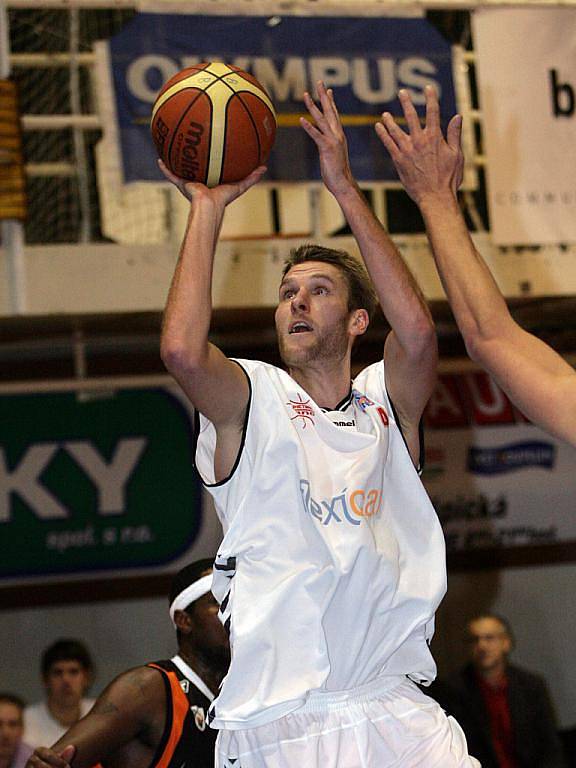 První zápas roku brněnští basketbalisté prohráli. Na domácí palubovce nestačili na Nový Jičín a do roku 2010 vstoupili debaklem 59:102.