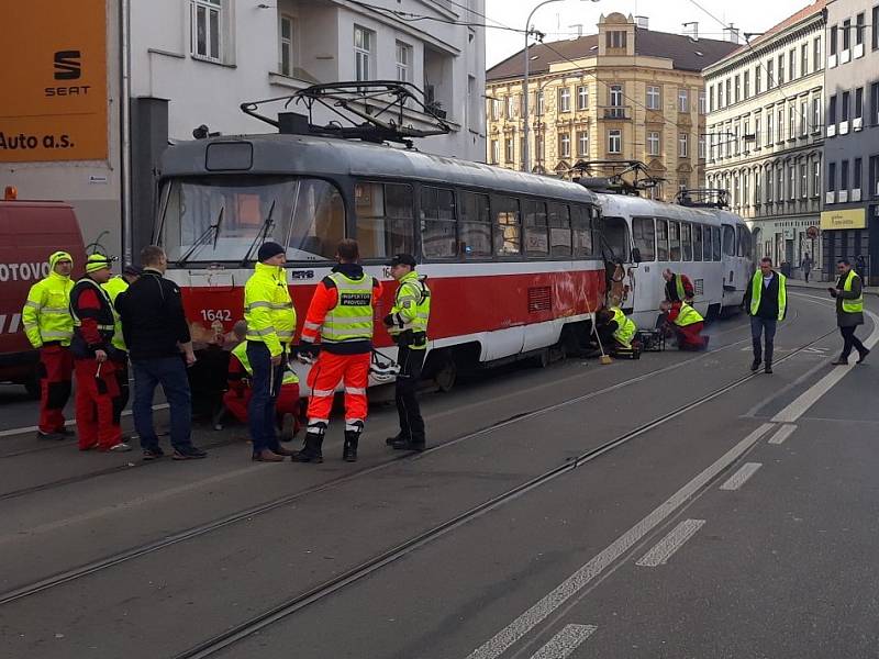 Nehoda dvou šalin v brněnské Křížové ulici.