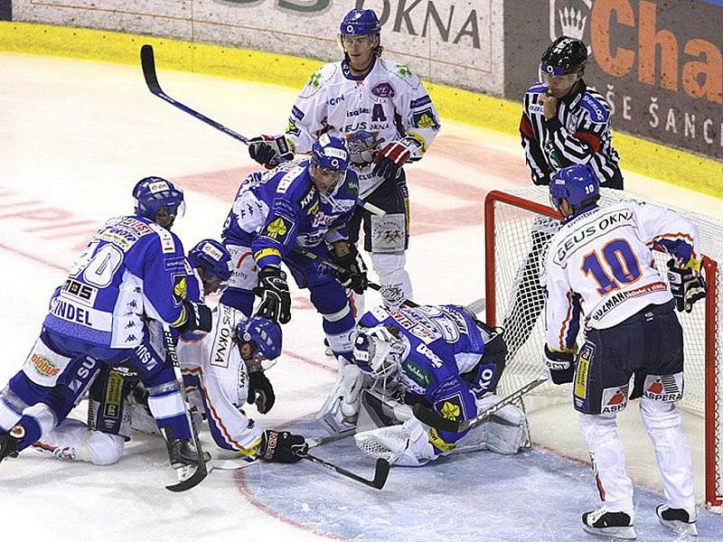 Hokejisté brněnské Komety marně hledají cestu z hluboké krize. Ve čtvrtém kole hokejové extraligy prohráli na ledě předposledního Kladna vysoko 0:4.