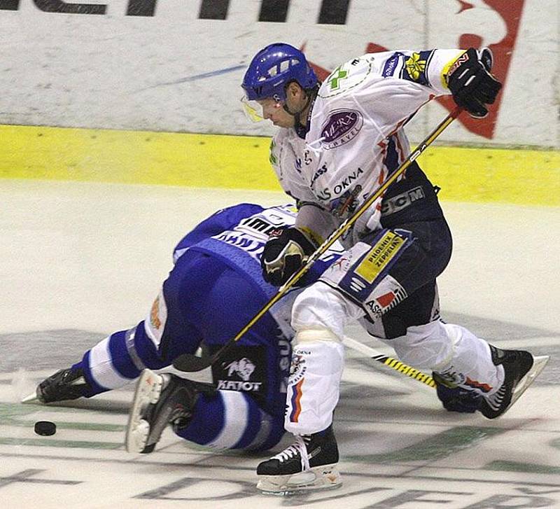 Hokejisté brněnské Komety marně hledají cestu z hluboké krize. Ve čtvrtém kole hokejové extraligy prohráli na ledě předposledního Kladna vysoko 0:4.