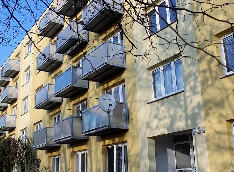 Špatný technický stav bytového domu v židenické ulici Krásného nutí tamní obyvatele k postupnému stěhování. Do jara místo opustí šestatřicet rodin.