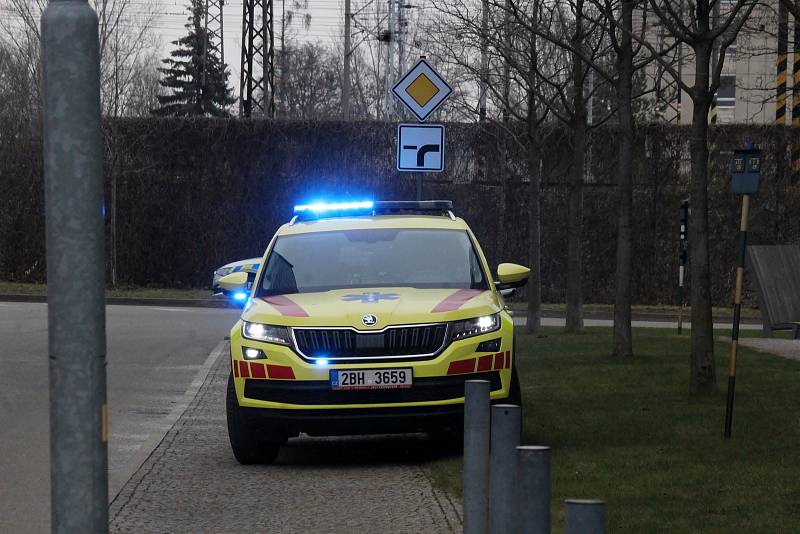 Z kancelářské budovy policisté evakuovali 30. ledna dvě stě lidí.