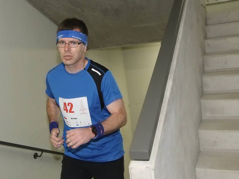 Při druhém ročníku závodu Schody AŽ nahoru, ve kterém účastníci zdolávají 631 schodů nejvyšší budovy v České republice brněnské AZ Tower, byli nejrychlejší Martin Tomica v čase 2:31,83 minuty a Lenka Švabíková za 3:06,36 minuty. 