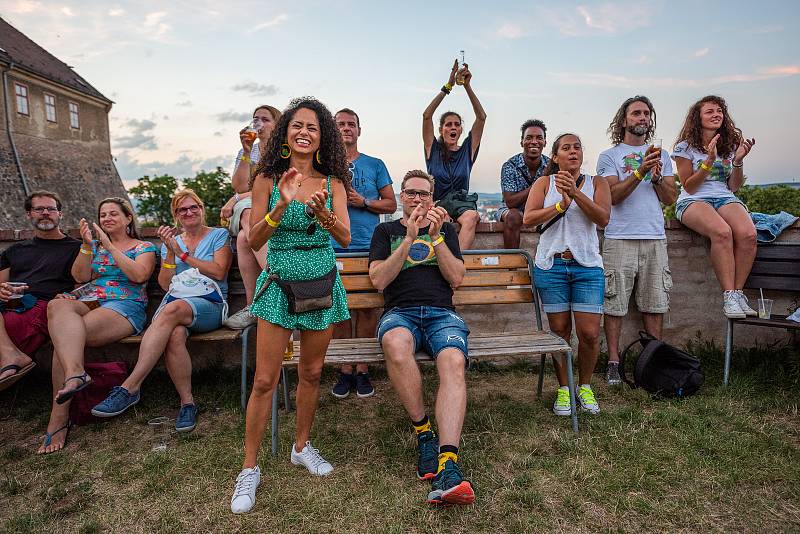 Brasil Fest Brno je jediný festival svého druhu v celé republice. Příznivcům hudby, dobrého jídla a tance umožní prožít tradiční brazilskou kulturu na vlastní kůži přímo v centru Brna.