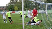 Líšeňští fotbalisté (v bílém) porazili v utkání 27. kola FORTUNA:NÁRODNÍ LIGY na domácím hřišti Prostějov 2:0.