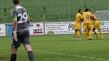 Fotbalisté Slovanu Rosice v závěrečném třicátém kole divize D zdolali doma dvěma góly Šustra 2:0 Vrchovinu. 