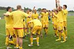 Fotbalisté Slovanu Rosice v závěrečném třicátém kole divize D zdolali doma dvěma góly Šustra 2:0 Vrchovinu. 