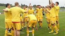 Fotbalisté Slovanu Rosice v závěrečném třicátém kole divize D zdolali doma dvěma góly Šustra 2:0 Vrchovinu. 