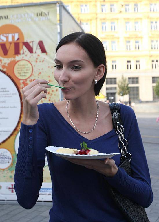 Milovníci jídla si přijdou na své na Slavnostech jídla na Náměstí svobody. 