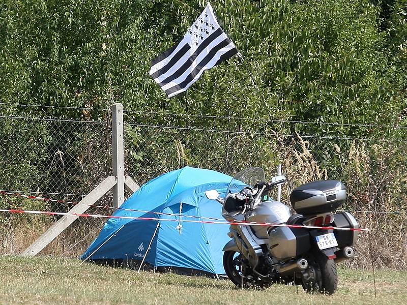 Ze všech koutů světa se do Brna a okolí začínají sjíždět fanoušci motocyklových závodů.