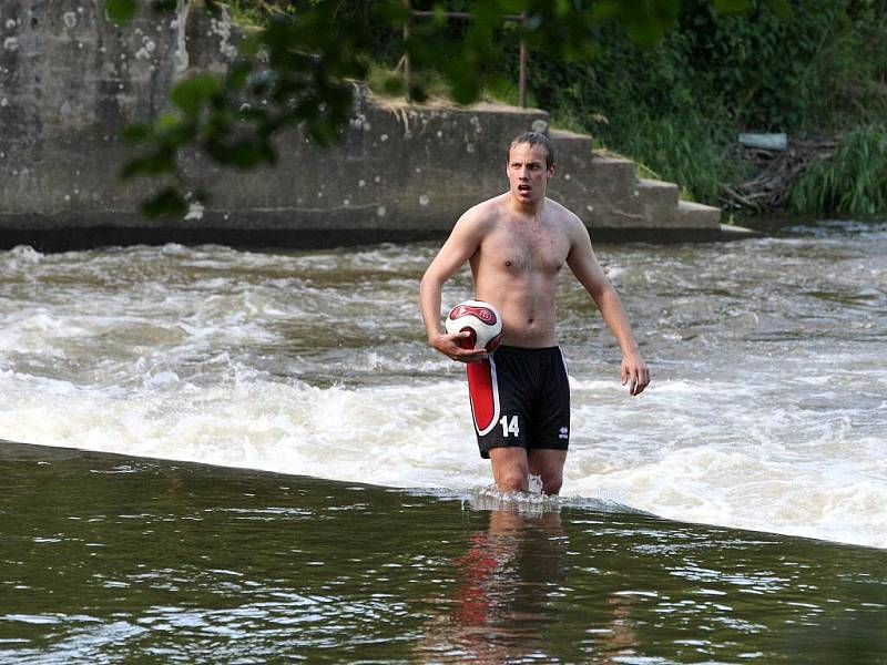 Při fotbalovém utkání I.A třídy mezi týmy Veverské Bitýšky a Zbýšovem došlo ke kuriózní situaci.