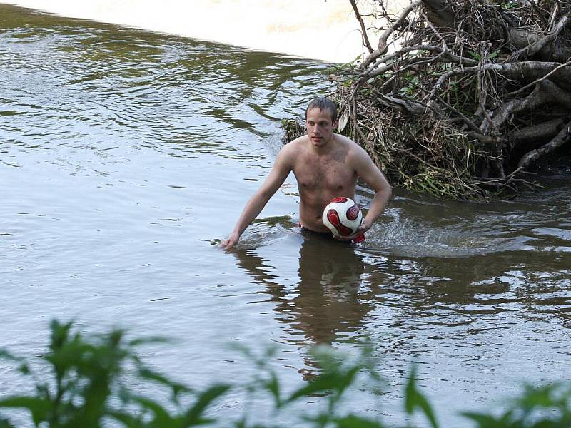 Při fotbalovém utkání I.A třídy mezi týmy Veverské Bitýšky a Zbýšovem došlo ke kuriózní situaci.