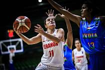 Kapitánka libanonské reprezentace Rebecca Akl (v bílém) posílila basketbalistky KP Brno.