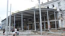 Levé křídlo výpravní budovy brněnského hlavního nádraží prochází rekonstrukcí. V budoucnu tam bude třeba kavárna.